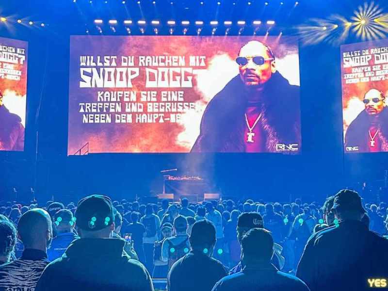 RAUCHSCHWADEN ÜBER DER ARENA – Für 2.350 Euro auf eine Kippe mit Snoop Dogg