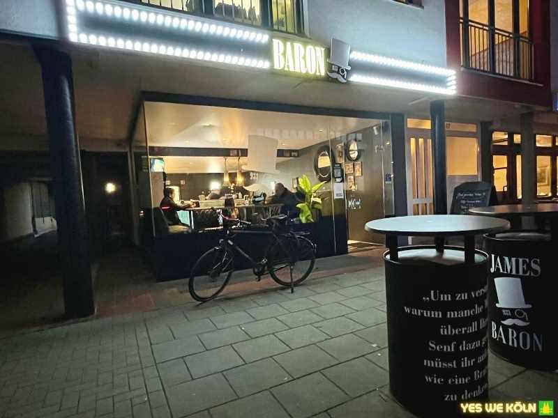 Currywurst Baron Aachener Straße in Köln Braunsfeld