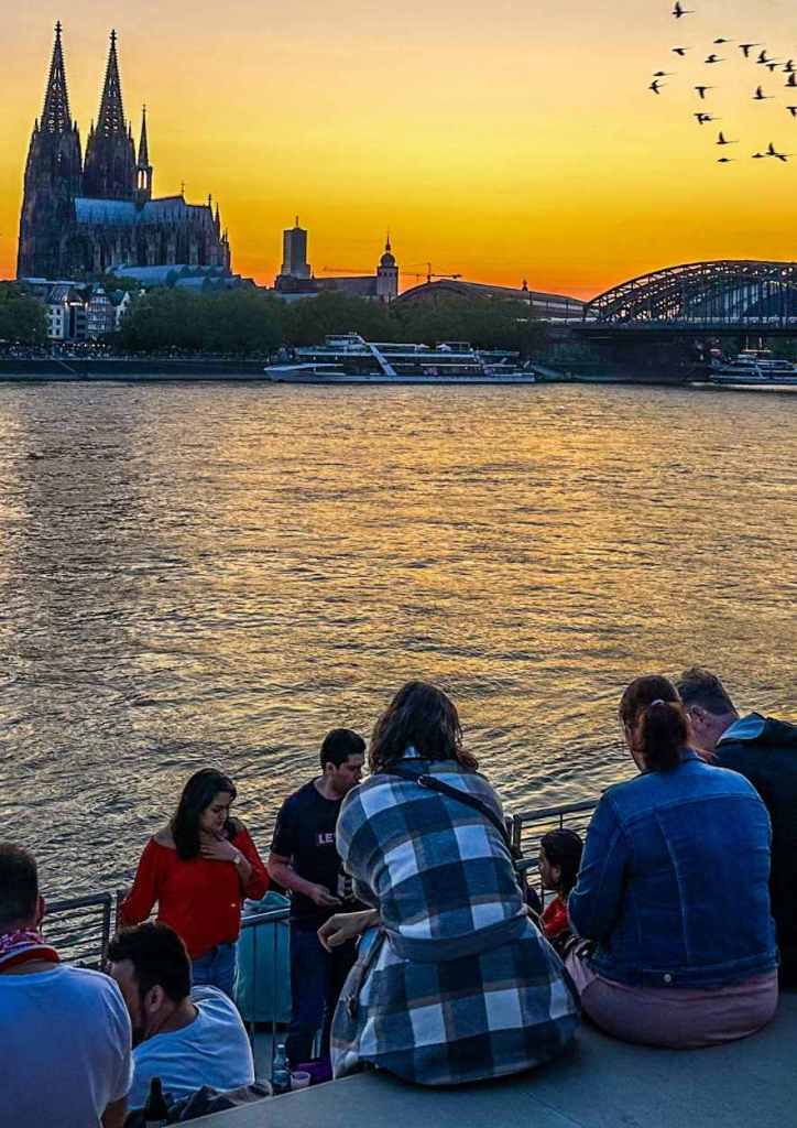 YES WE KÖLN mit Dom, Rhein, Hohenzollernbrücke, Hintergrundbild, Body