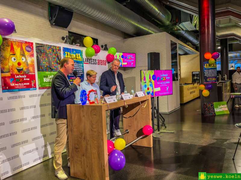 Arena-Chef Stefan Löcher, Nathalie Drmota und Michael Burgmer von der Gastspieldirektion Otto Hofner auf der Pressekonferenz a