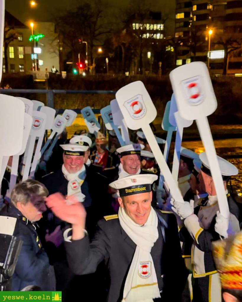 Der Einzug in die Hofburg: das desginierte Dreigestirn der StattGarde Colonia Ahoj