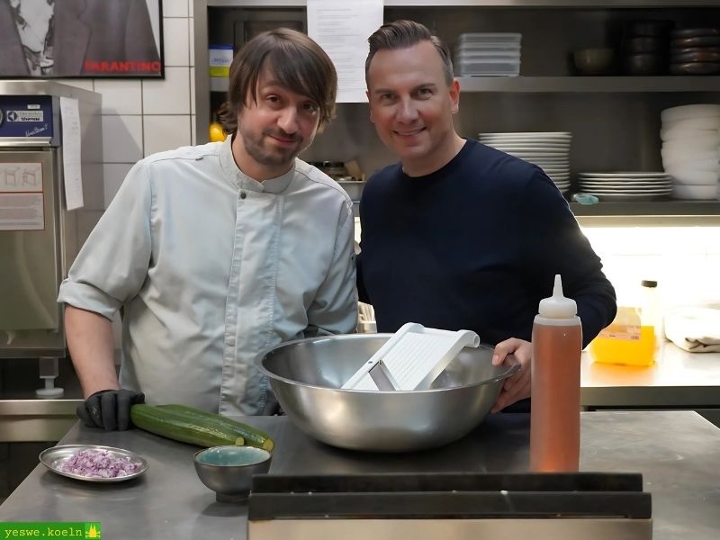 Michael Scherz und Sternekoch Tim Raue im Kölner Gasthaus