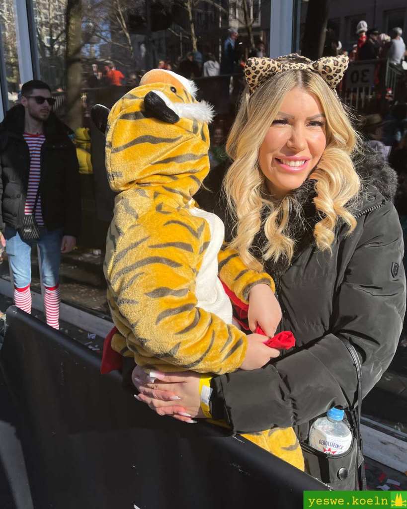 Redkord-Playmate Tanja Brockmann mit Tochter Emilie