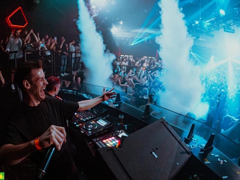 Silent Disco & Bullenreiten: Sommerfest XXL im Bootshaus