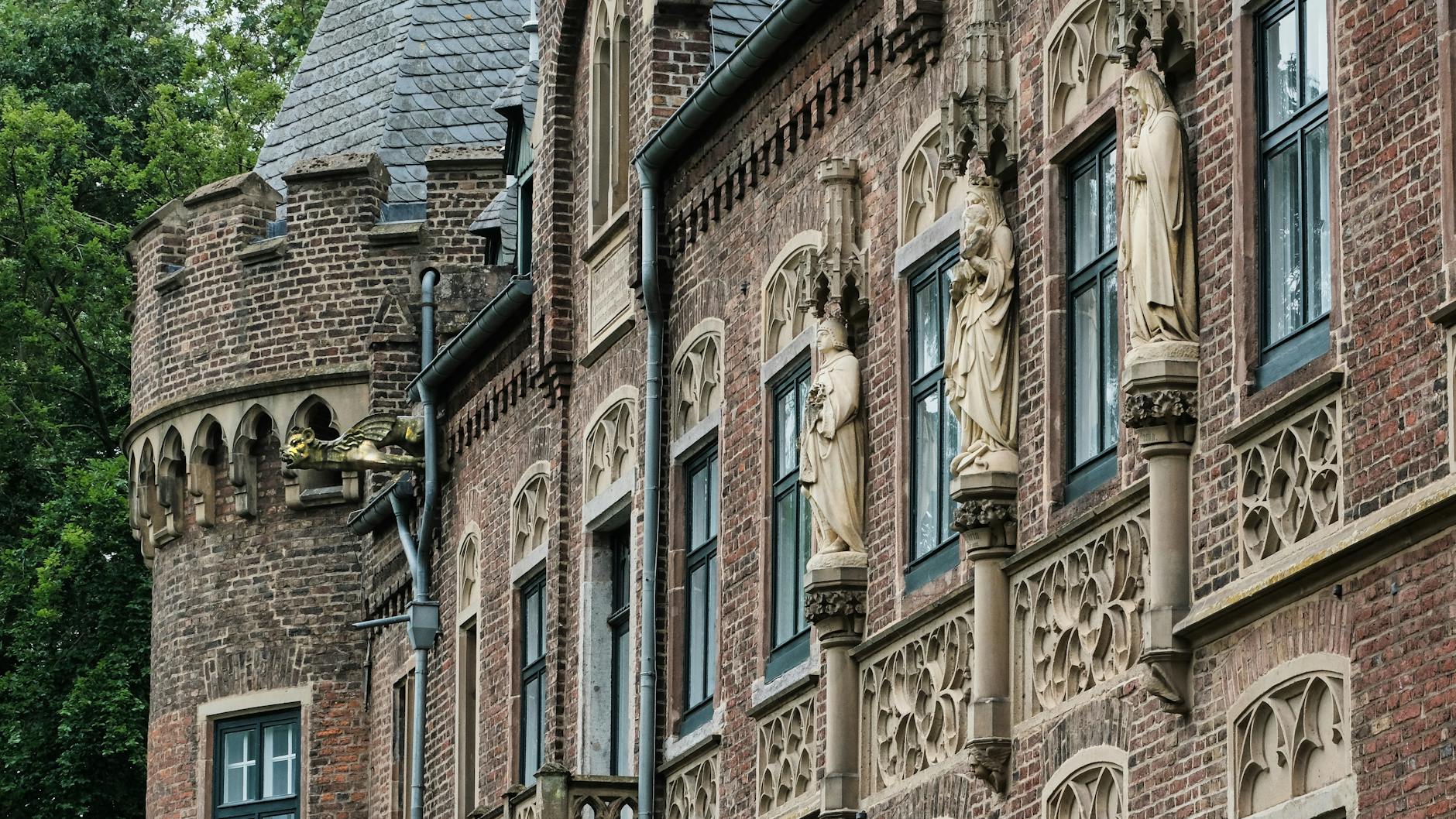 close up of paffendorf castle