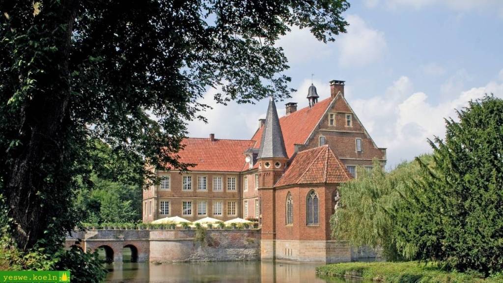 Die Wasserburg Hülshoff: das Haupthaus mit Kapelle